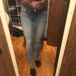 Light wash American eagle jeans